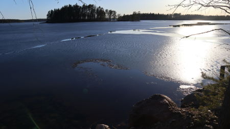 järvi jäässä