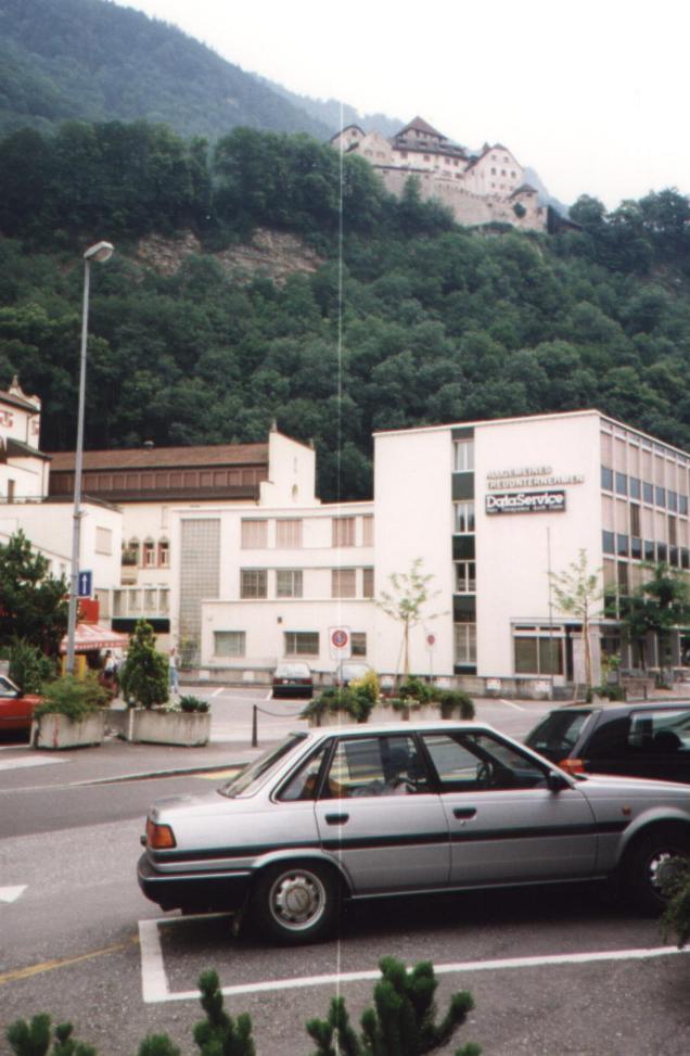 lichtens.JPG - 80802 Bytes
