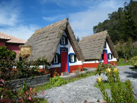 olkikattotaloja