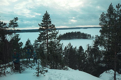 järvi talvella